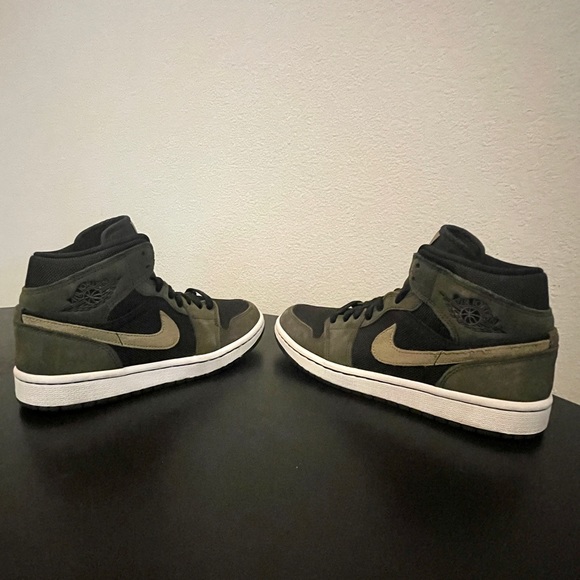 2019
Women Air Jordan 1 Mid 'Olive' - Picture 4 of 8